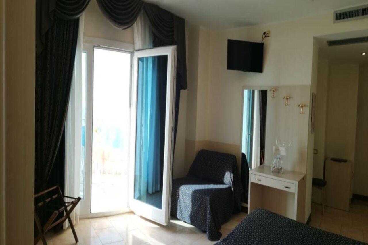 Hotel Caravelle&Minicaravelle Лидо-ди-Езоло Экстерьер фото