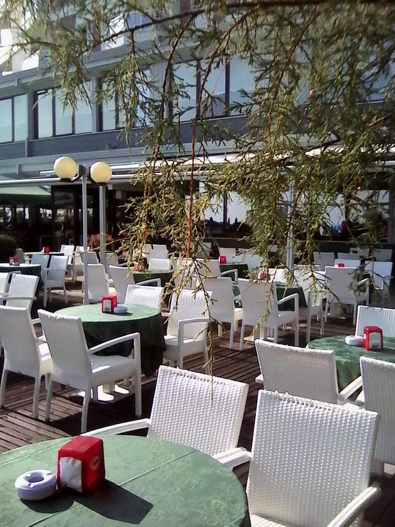 Hotel Caravelle&Minicaravelle Лидо-ди-Езоло Экстерьер фото