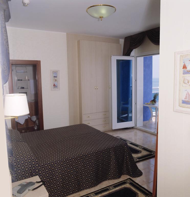 Hotel Caravelle&Minicaravelle Лидо-ди-Езоло Номер фото