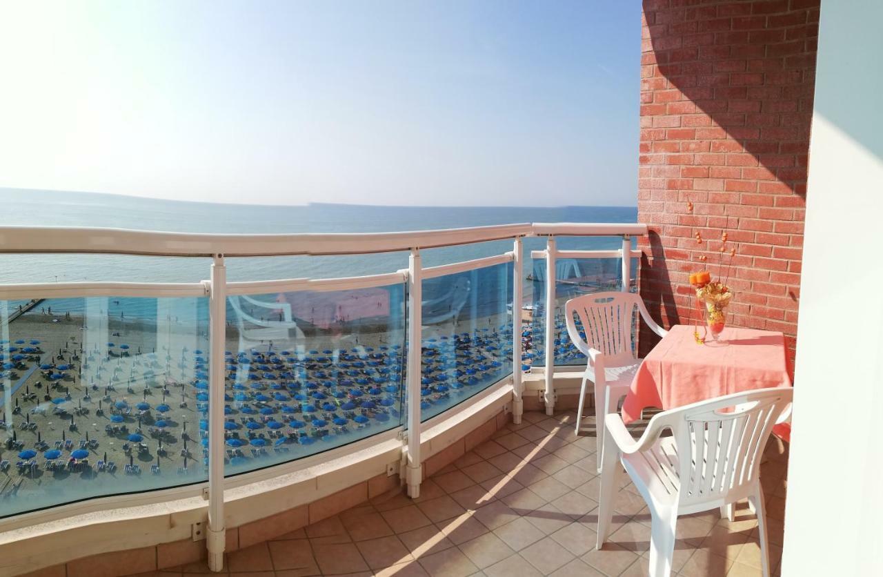 Hotel Caravelle&Minicaravelle Лидо-ди-Езоло Экстерьер фото