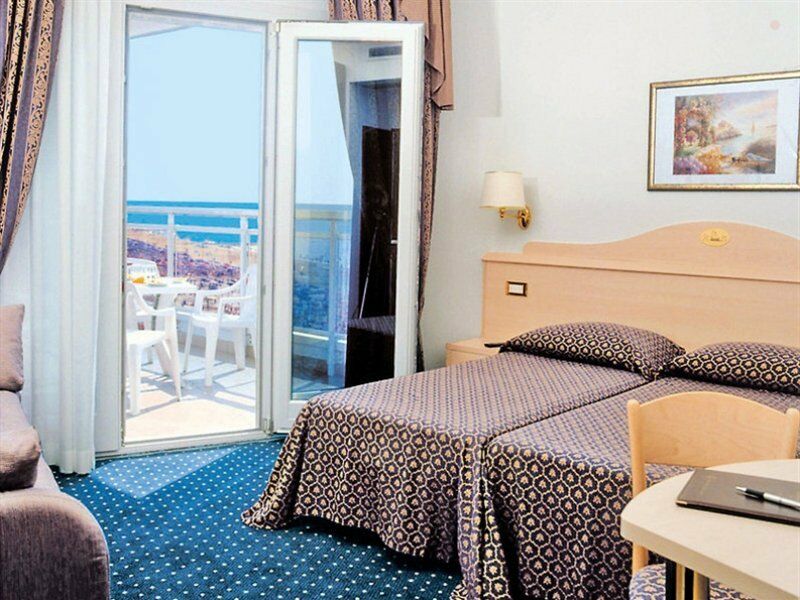 Hotel Caravelle&Minicaravelle Лидо-ди-Езоло Экстерьер фото